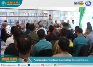 Pembina yayasan meresmikan perpustakaan UNIKI untuk  mahasiswa dan dosen