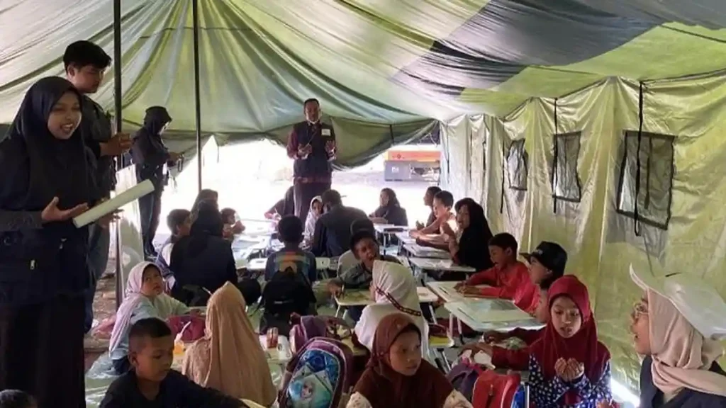 Mahasiswa UNIKI Bireuen Hadirkan Sekolah Darurat di Ketol Aceh Tengah