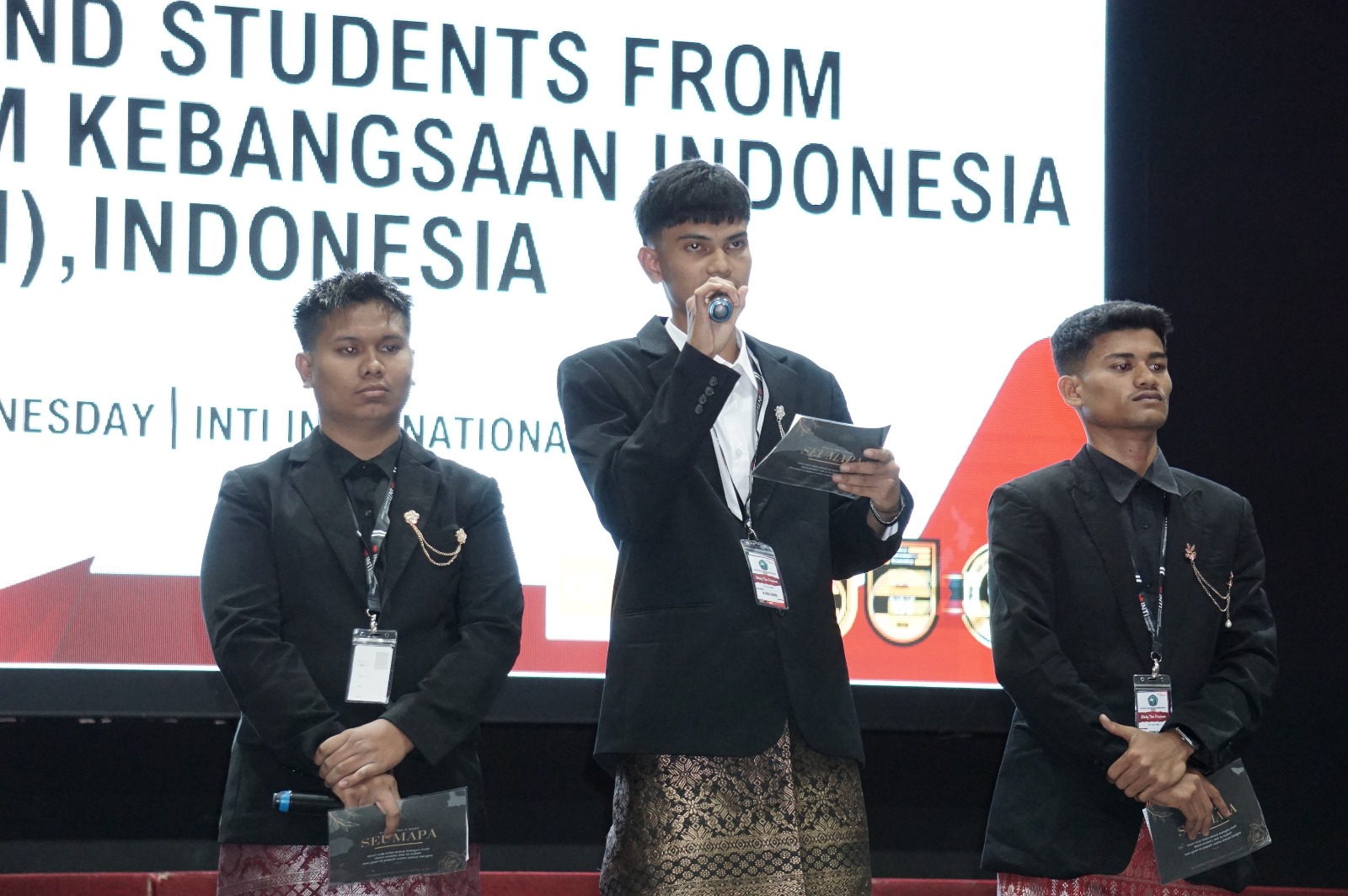 Mahasiswa Pendidikan Bahasa dan Sastra Aceh UNIKI Perkenalkan Tradisi Seumapa kepada Mahasiswa INTI International University Malaysia